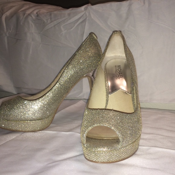 Heels - Picture 2 of 2